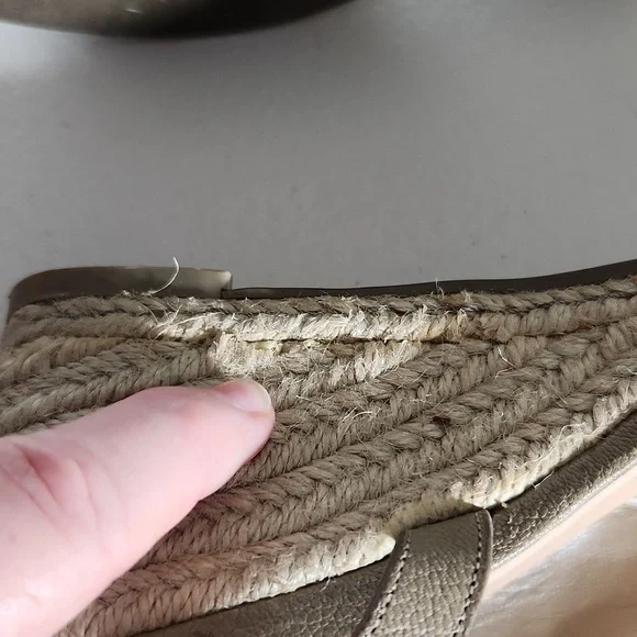 Cole Haan Womens Wedge Heels Size 9 shoes has flaw - Picture 16 of 16